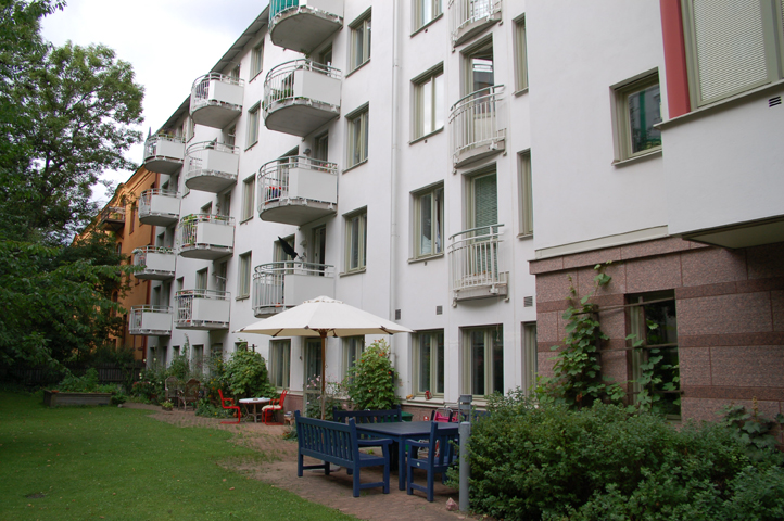 Desencadenantes, obstáculos y facilitadores del senior co-housing en Suecia: análisis histórico y estudio del caso Färdknäppen